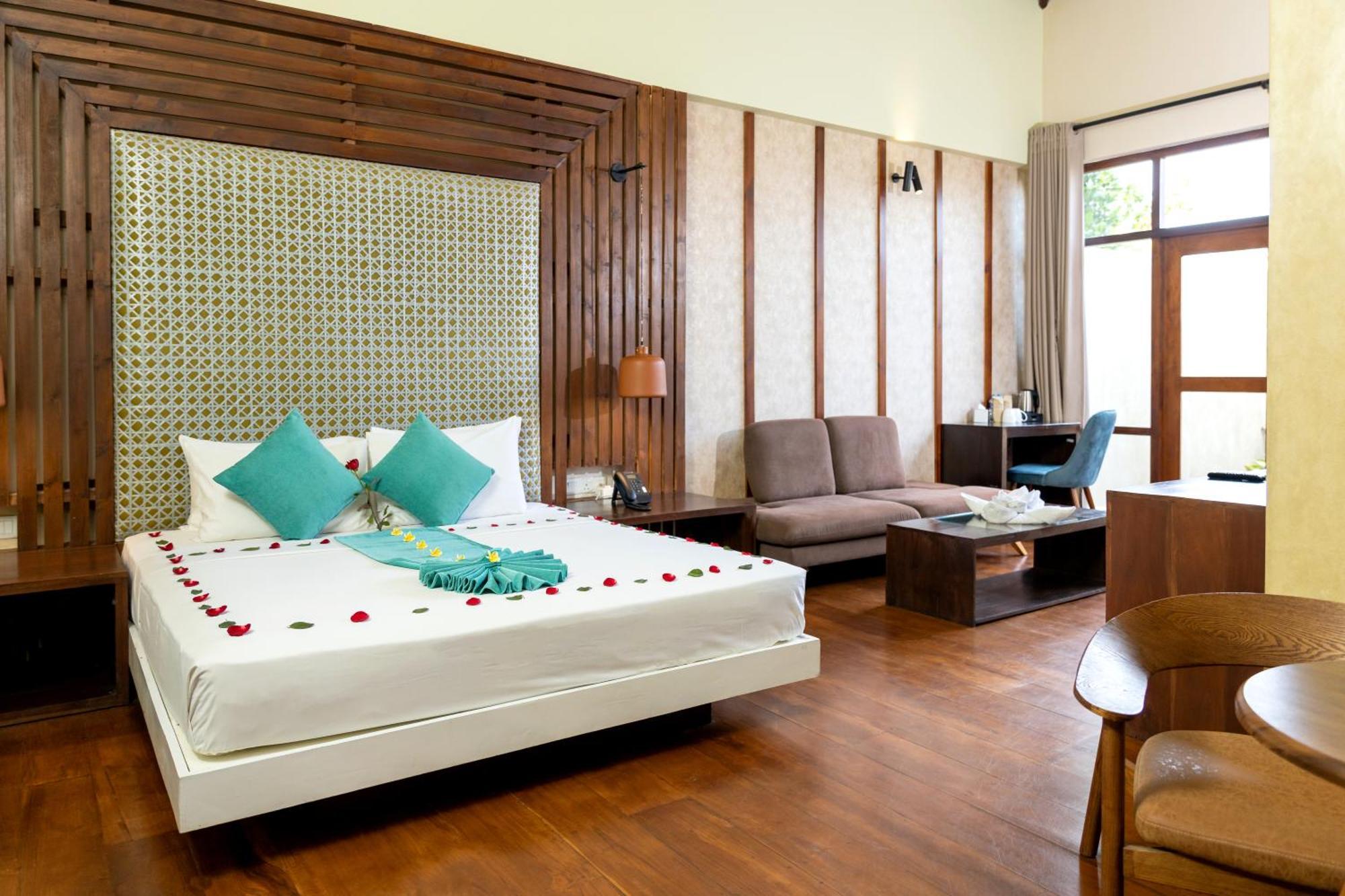 Seahorse Hotel & Spa Negombo Exteriör bild