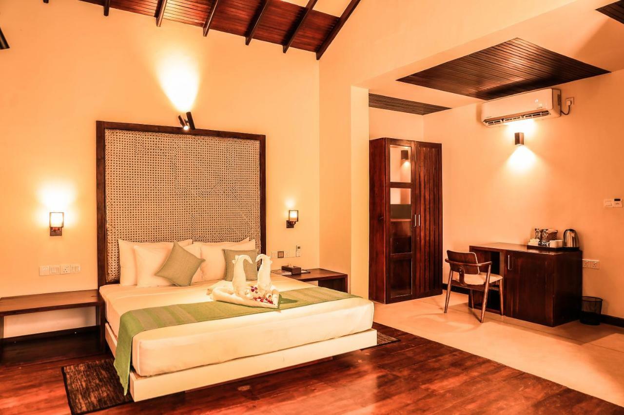 Seahorse Hotel & Spa Negombo Exteriör bild