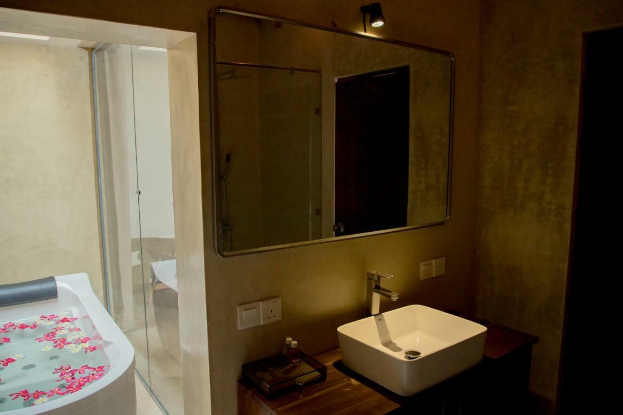 Seahorse Hotel & Spa Negombo Exteriör bild