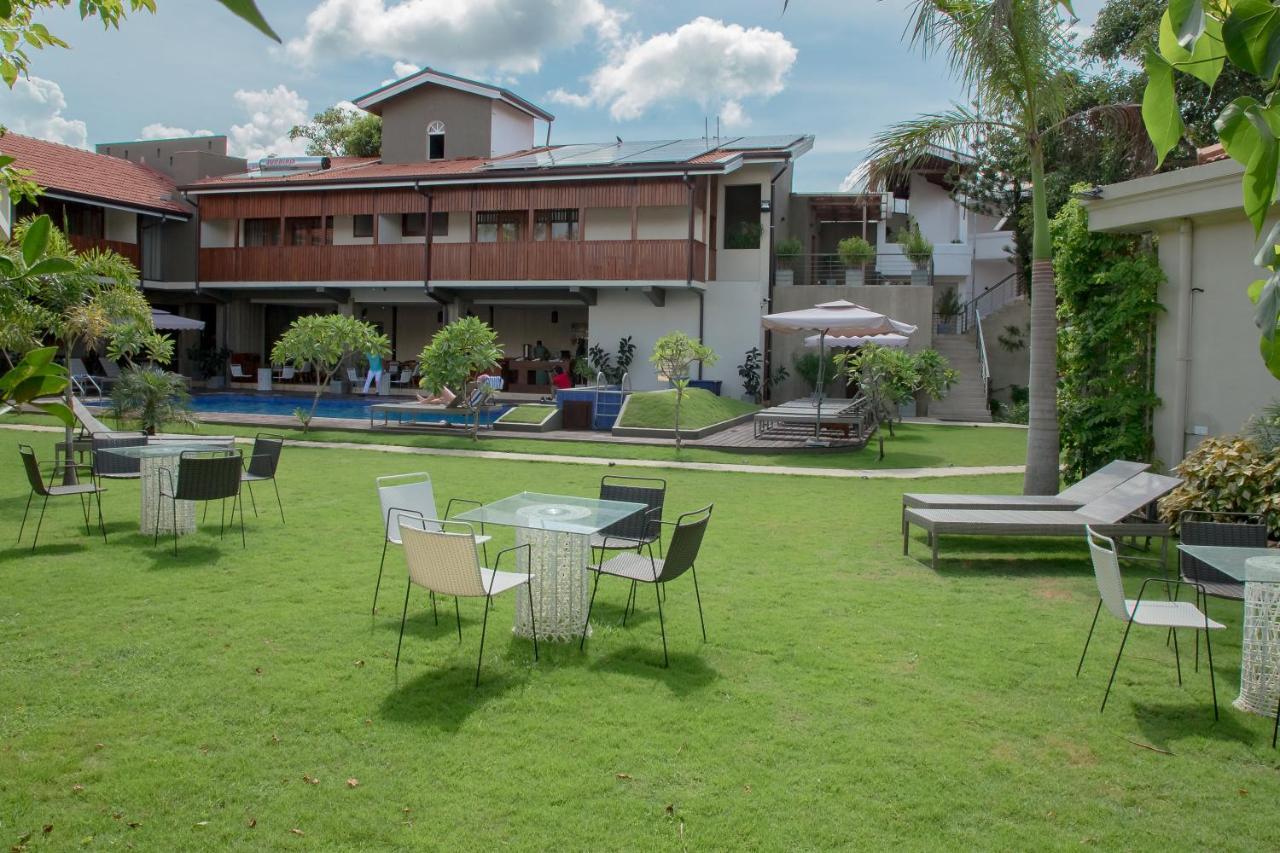 Seahorse Hotel & Spa Negombo Exteriör bild