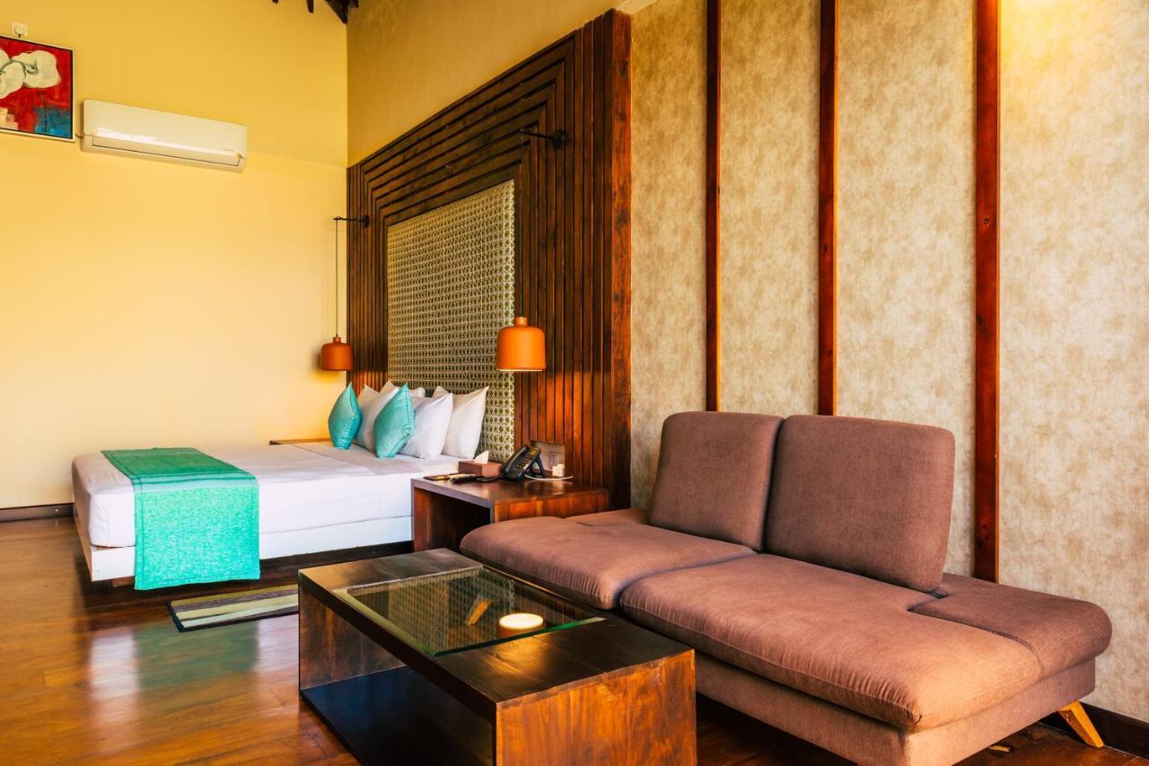 Seahorse Hotel & Spa Negombo Exteriör bild